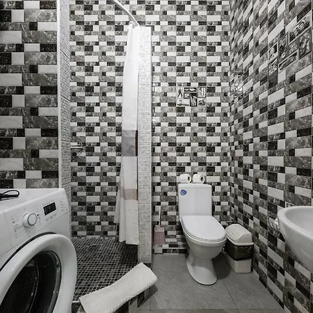 смарт-студія в центрі біля парку 우주고로트